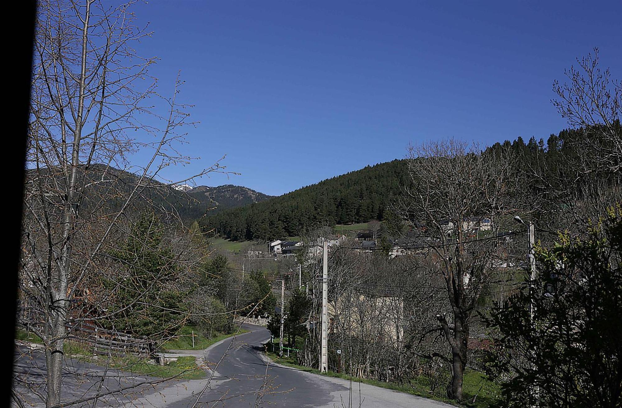 Appartement Avec Vue Et Jardin Formigueres Luaran gambar
